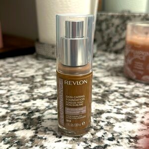 Revlon Skin-Caring Foundation - Brown Suede 513